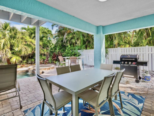 Holmes Beach Vacation Rental with Pool, Spa & Tiki Bar - Anna Maria Island
